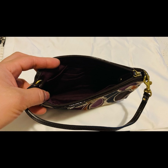 Bags and wallets - Picture 15 of 16